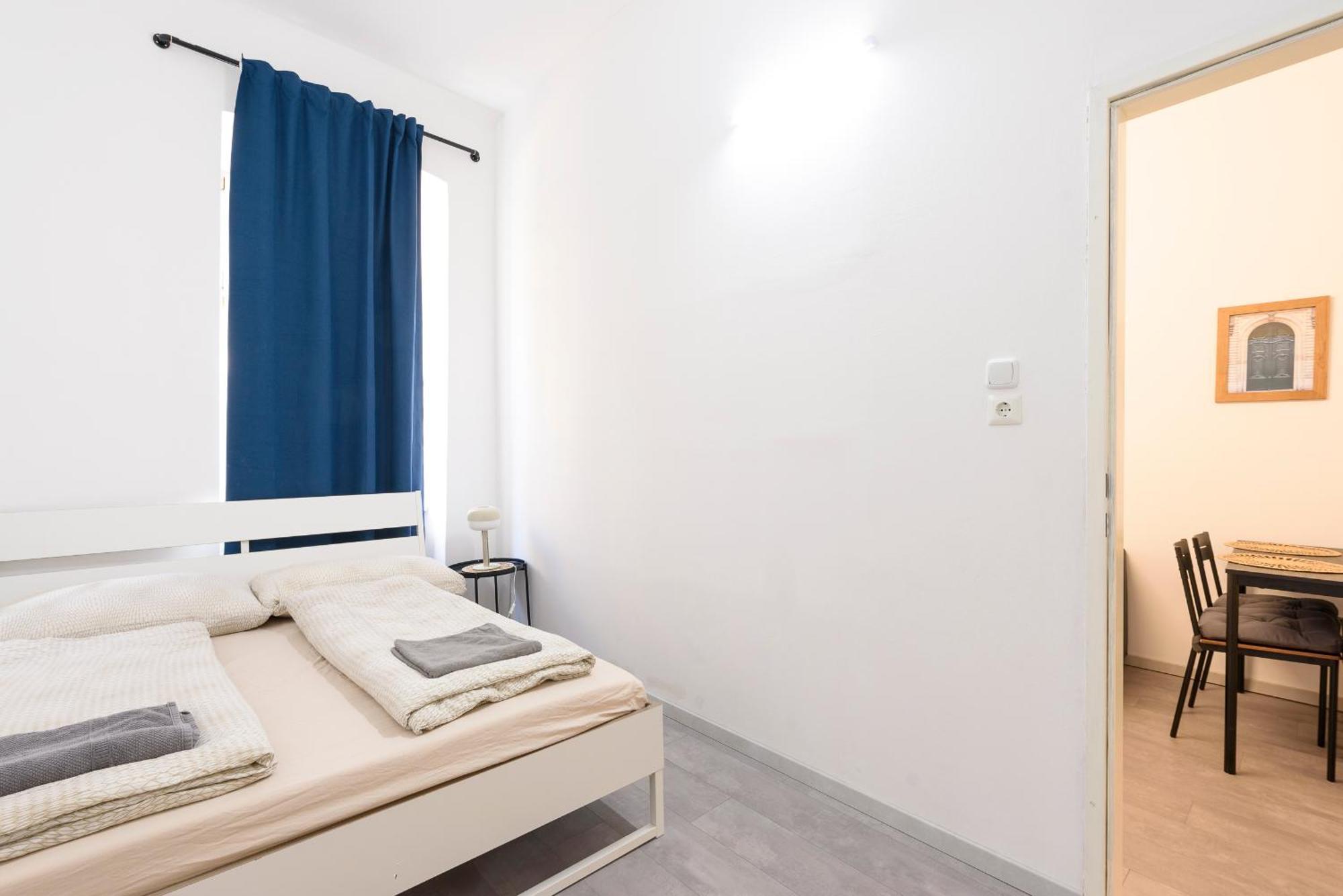 Apartment Lights - Meidling